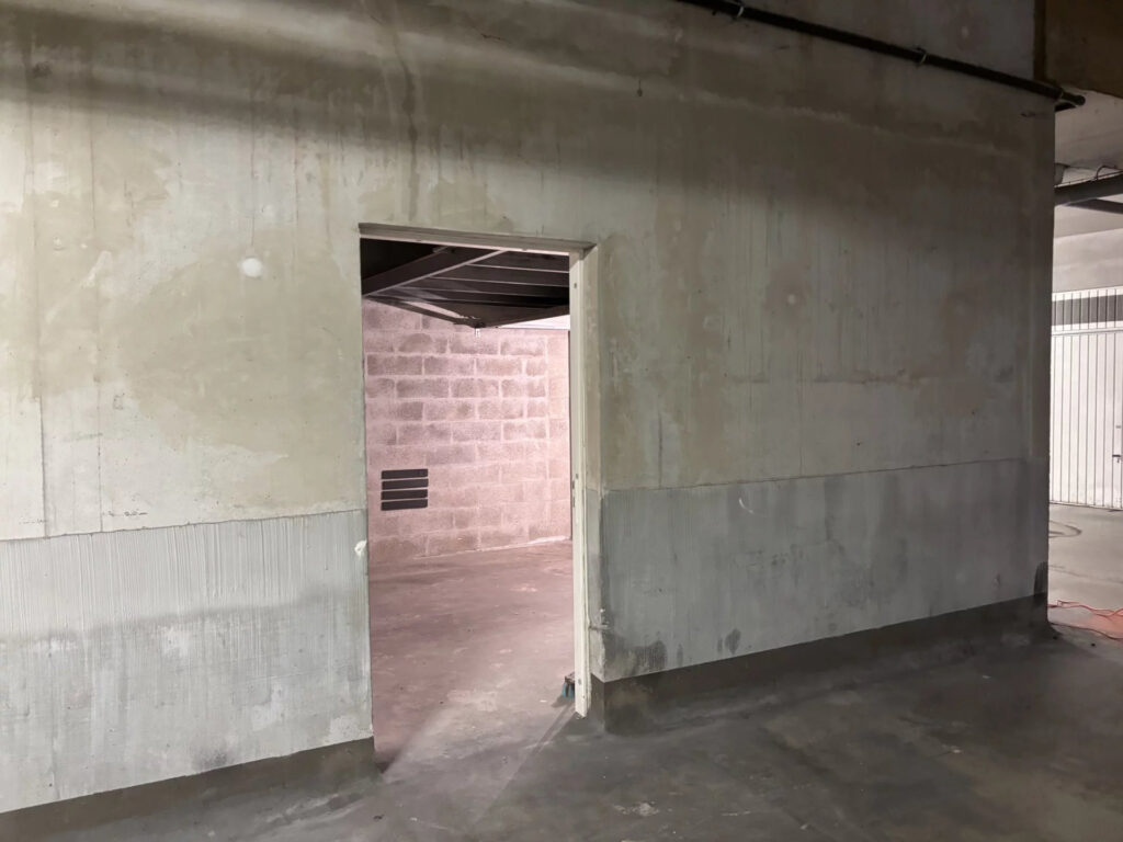 À VENDRE GRAND GARAGE AVEC MEZZANINE SECTEUR VAUBAN - photo 4
