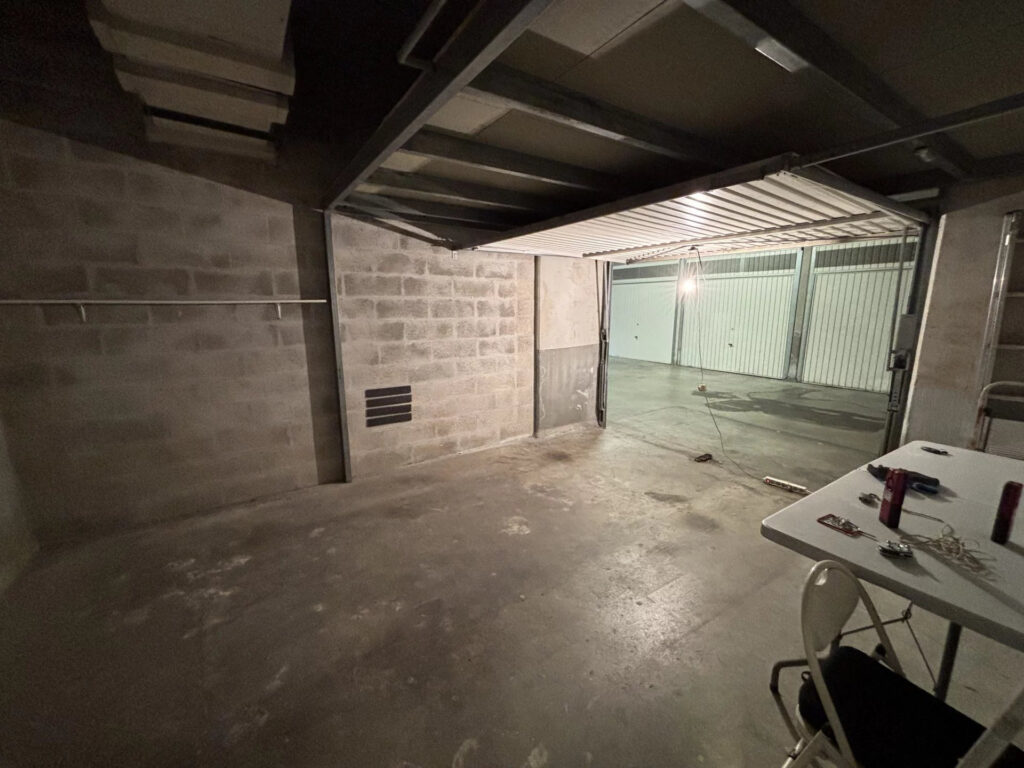 À VENDRE GRAND GARAGE AVEC MEZZANINE SECTEUR VAUBAN - photo 2