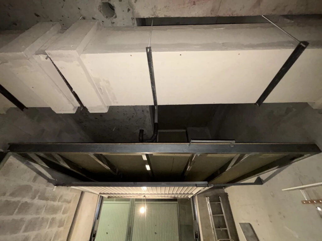 À VENDRE GRAND GARAGE AVEC MEZZANINE SECTEUR VAUBAN - photo 3