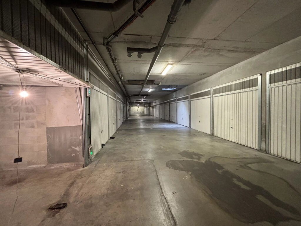 À VENDRE GRAND GARAGE AVEC MEZZANINE SECTEUR VAUBAN - photo 5